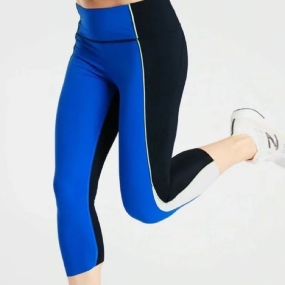 Athleta Pants - Athleta Velocity Colorblock Capri Tights w/ Stash Pockets Women’s Ankle Size M